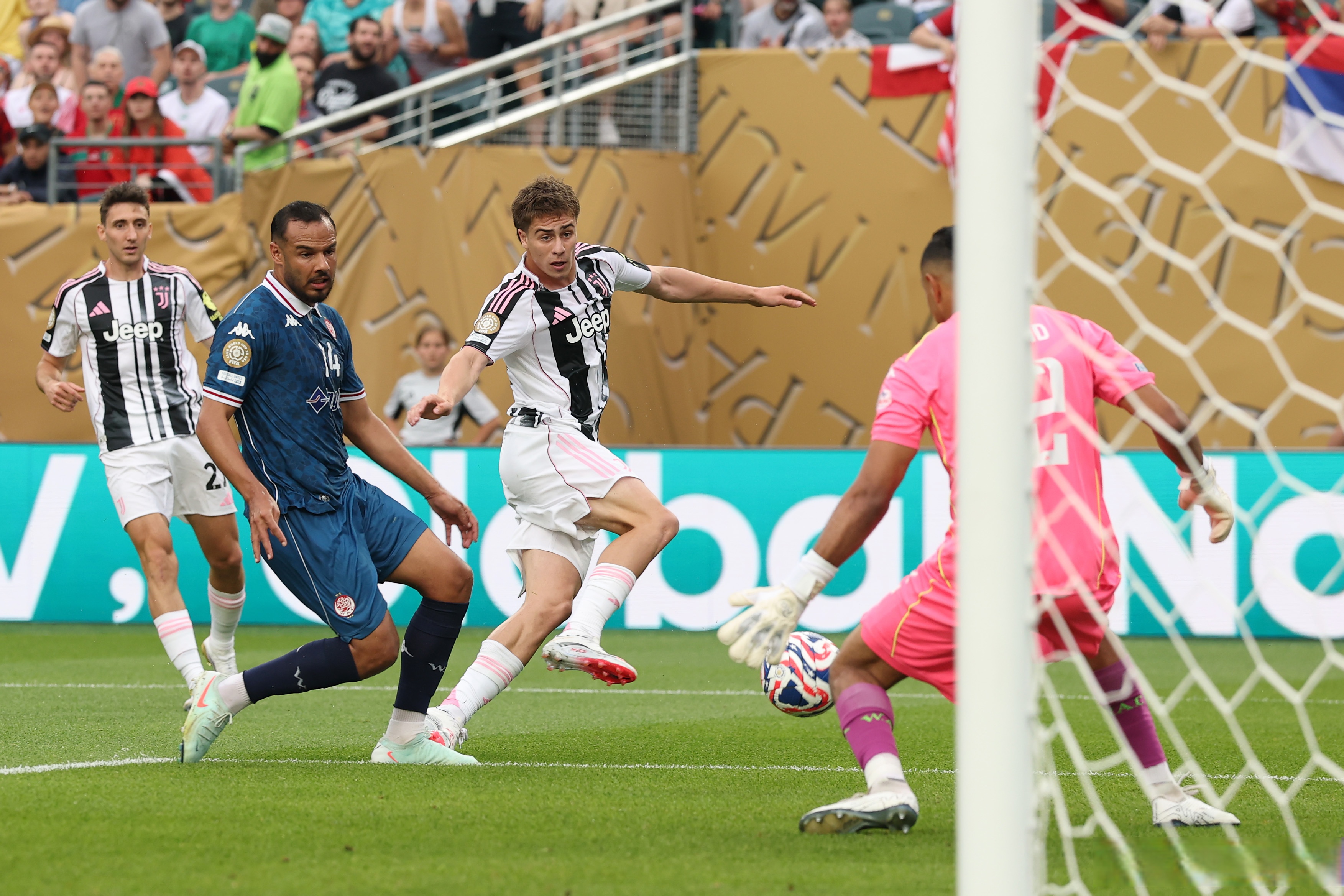 九游官网-尤文图斯在欧国联比赛中表现不佳，球迷失望的简单介绍  第2张