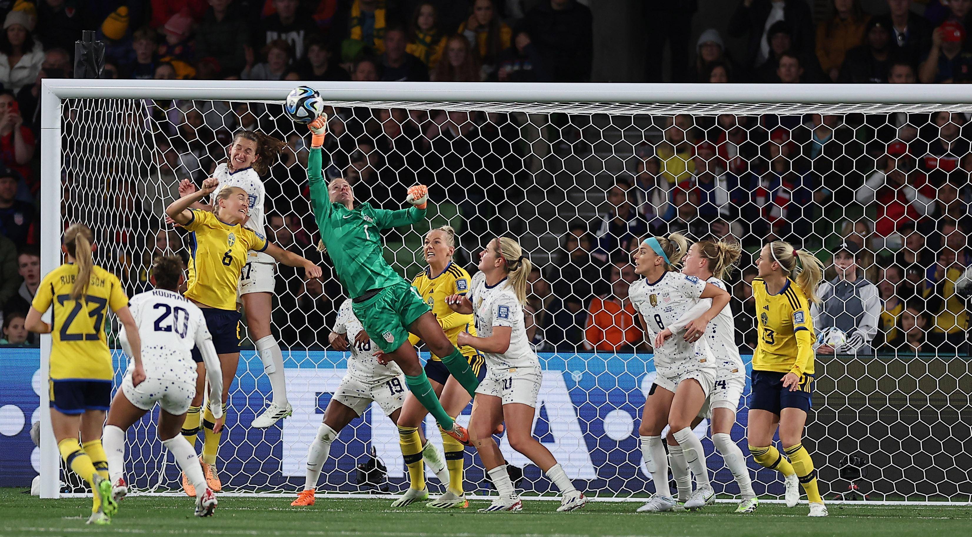 九游官网-女足比赛球员挑战生存游戏，锻炼团队协作能力(20种团队合作游戏)  第2张